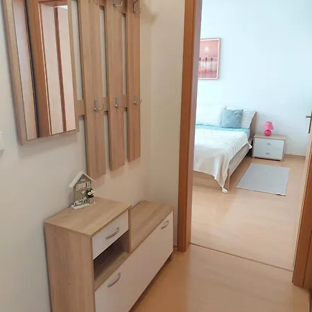 Castle With Terrace Self-check-in Μπρατισλάβα